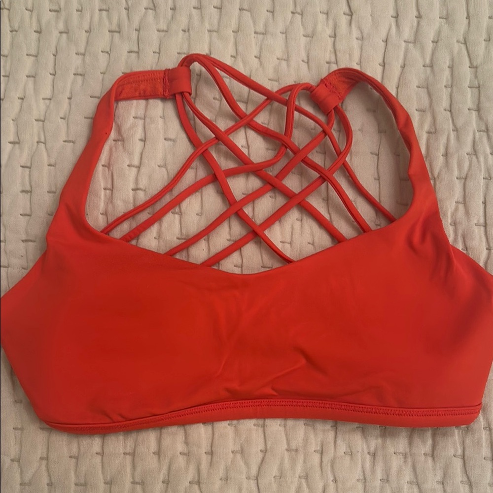 Lululemon Free To Be Bra size 6